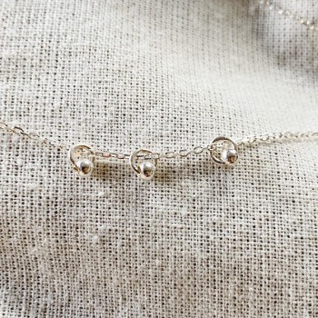 Bracelet sur chaine en argent avec 3 petits anneaux perlés - Bijoux fins et fantaisies