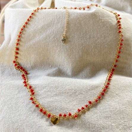 Collier India en plaqué or sur chaine perlée rouge et charms coeur - Bijoux fins et fantaisies
