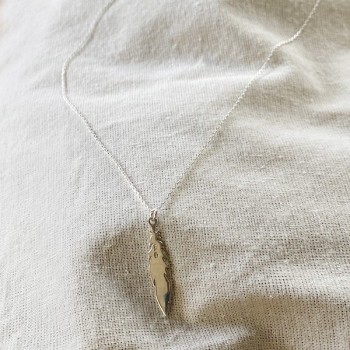 Collier pendentif en forme de plume sur chaine en argent - bijoux fins et fantaisies