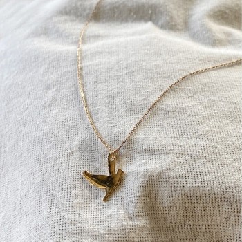 Collier pendentif en forme d'oiseau sur chaine en plaqué or - bijoux fins et fantaisies