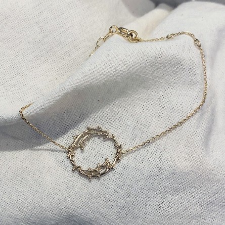 Bracelet chaine fine surmonté de son anneau feuille d'olivier - Bijoux fins et tendances