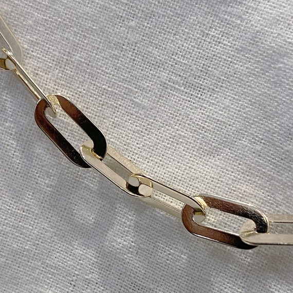 Bracelet sur chaîne composée de longs maillons plats plaqué or ♣︎