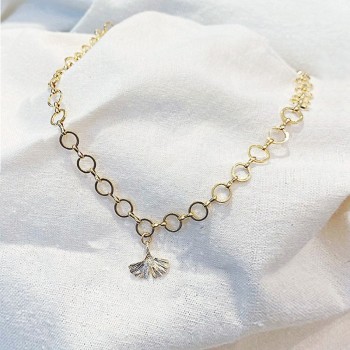 Collier à maillons ronds pendentif feuille de Ginkgo en plaqué or - Bijoux modernes