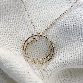 Collier chaine fine surmonté de son anneau feuille d'olivier - Bijoux fins et tendances