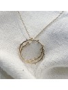 Collier chaine fine surmonté de son anneau feuille d'olivier - Bijoux fins et tendances