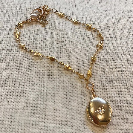 Bracelet à maillons plaqué or composé d'un médaillon photo ovale qui s'ouvre plaqué or - Bijoux fins et intemporels.