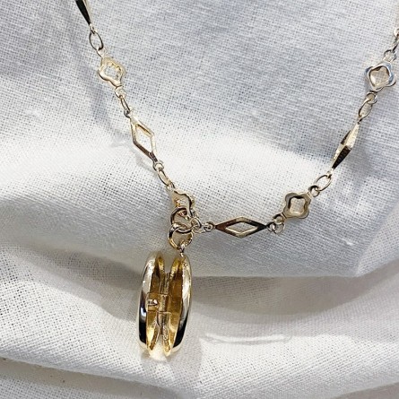 Collier à maillons et médaillon ovale qui s'ouvre plaqué or - Bijoux fins et intemporels