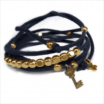Mini charms clef sur daim noué marine perles en plaqué or - bijoux modernes - gag et lou - bijoux fantaisie
