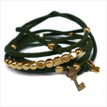 Mini charms clef sur daim noué vert perles en plaqué or - bijoux modernes - gag et lou - bijoux fantaisie