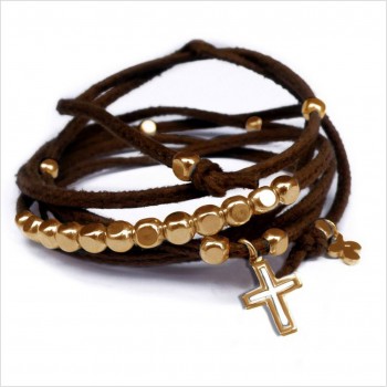 Mini charms croix sur daim noué marron perles en plaqué or - bijoux modernes - gag et lou - bijoux fantaisie