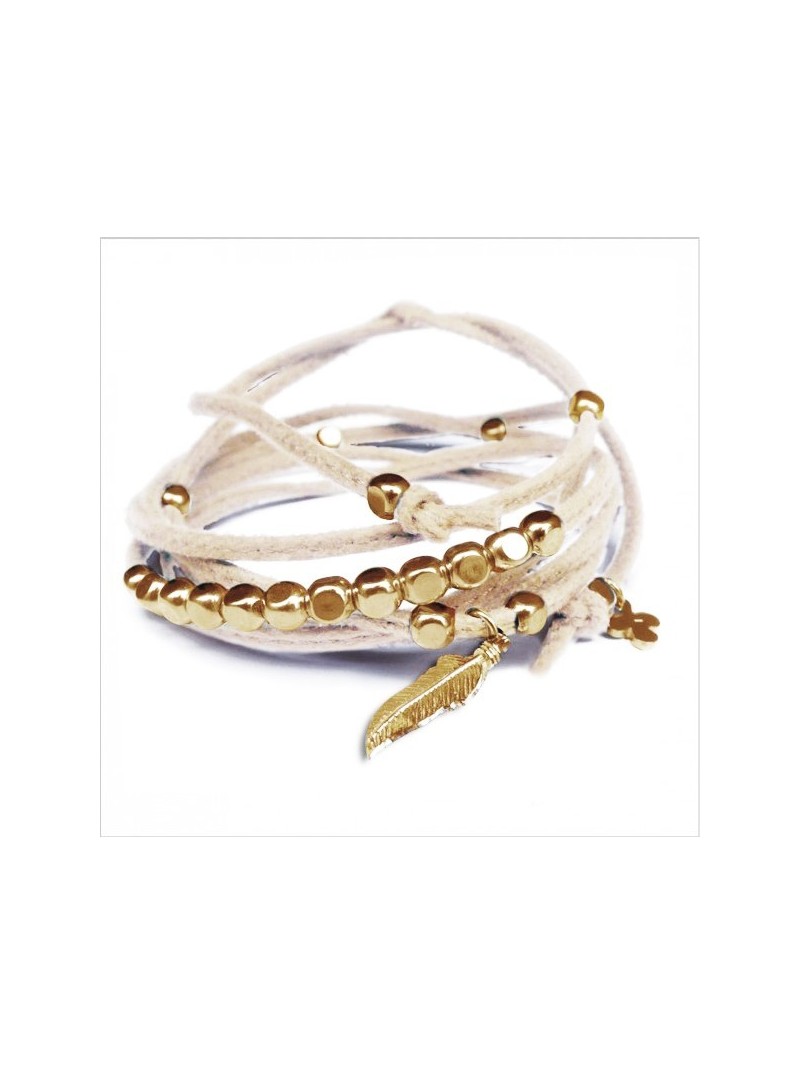 Mini charms plume sur daim noué crème perles en plaqué or - bijoux modernes - gag et lou - bijoux fantaisie