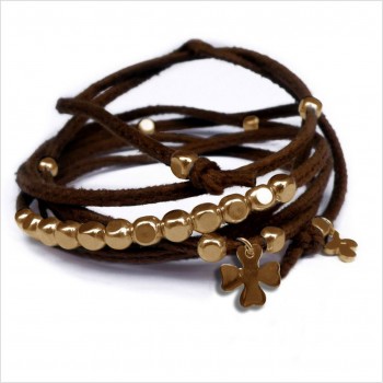 Mini charms trèfle sur daim noué marron perles en plaqué or - bijoux modernes - gag et lou - bijoux fantaisie